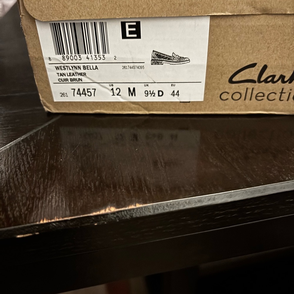 Clarks Tan Flats